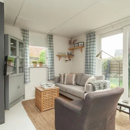 Adorable Holiday In With Garden Ferienhaus